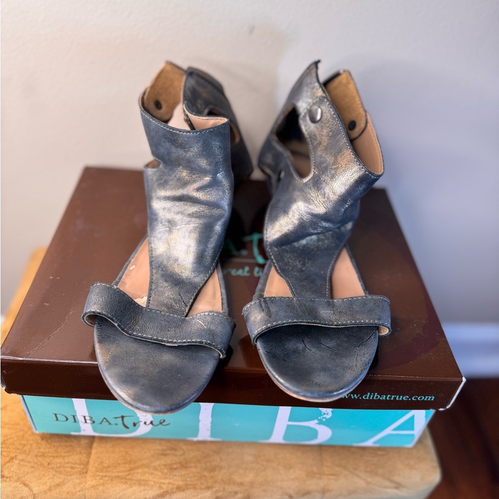 Diba True Metallic pewter metleath kite tail Sandals